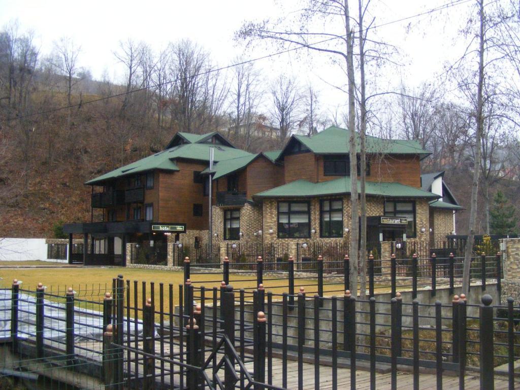 Hotel Hillden Lodge&Restaurant Drumu Carului Exterior foto